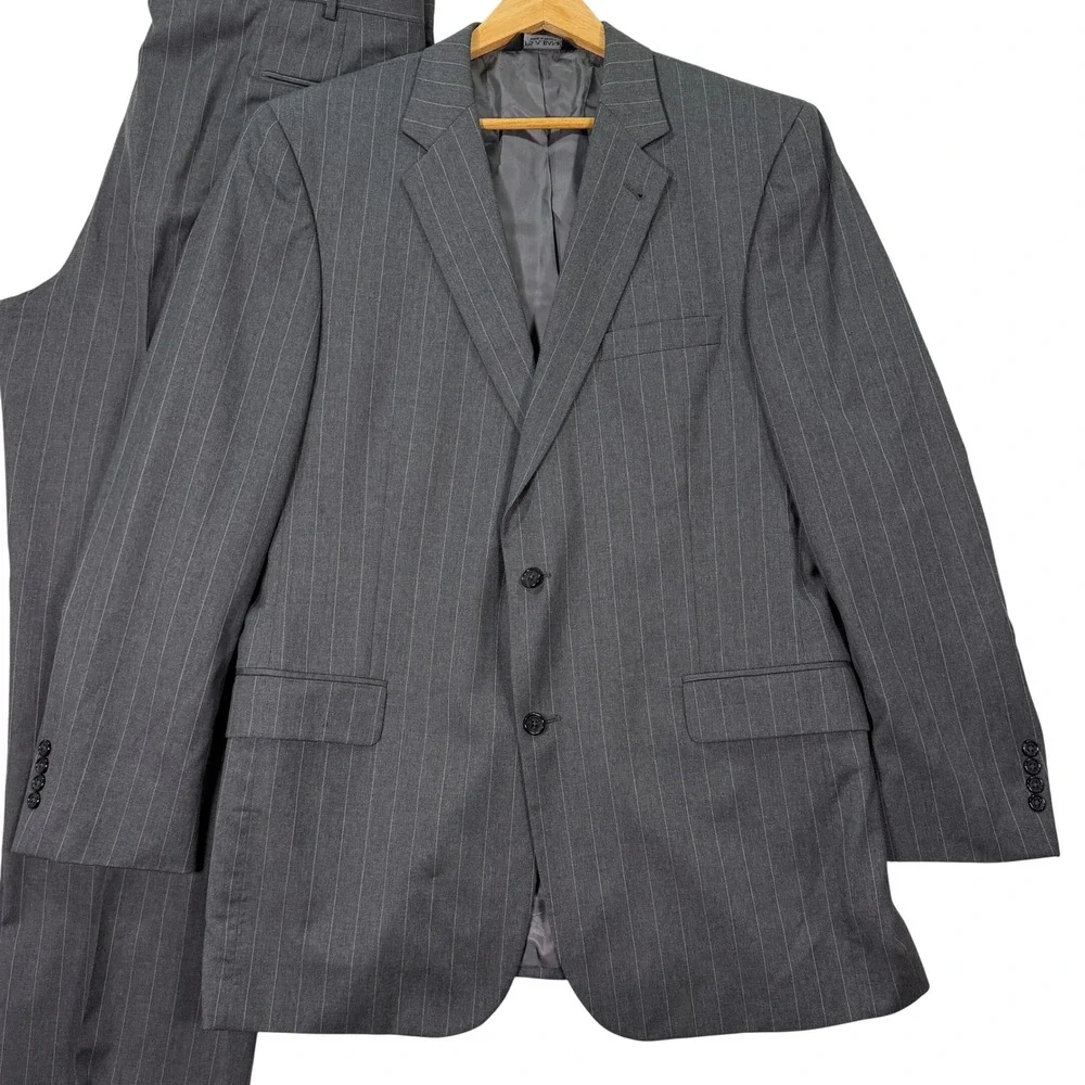 Jos A Bank Mens 44L Suit Signature Collection Gray Pinstripe Wool 2-Button 40x32